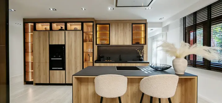 Venta de apartamento en planta media en Estepona 2