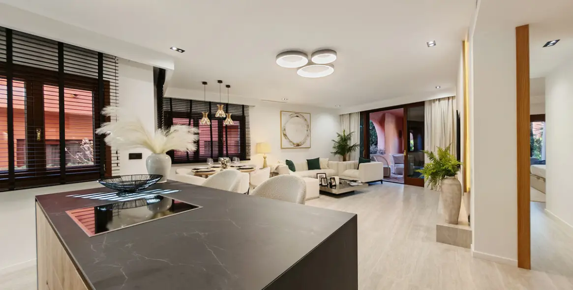 Venta de apartamento en planta media en Estepona 5