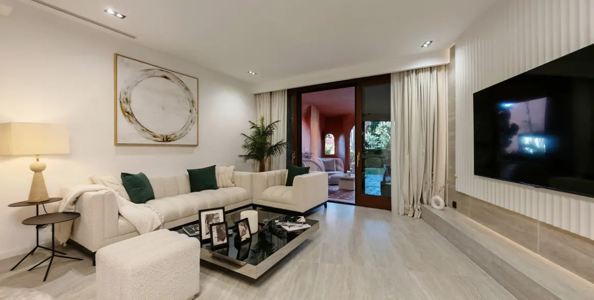 Venta de apartamento en planta media en Estepona 8