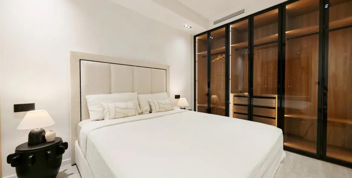 Venta de apartamento en planta media en Estepona 12