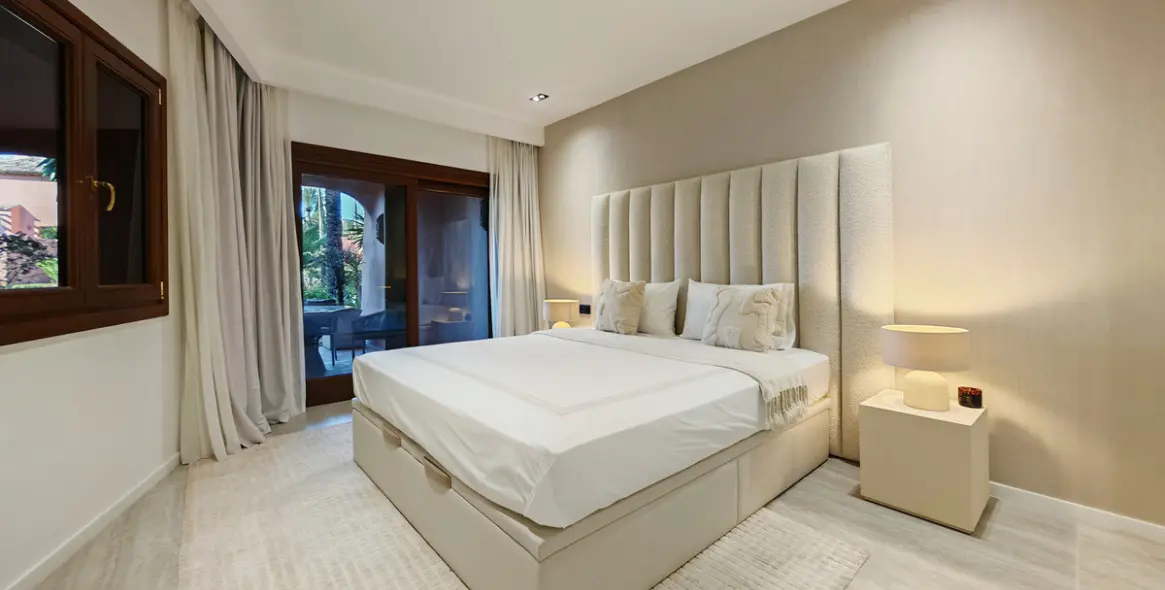Venta de apartamento en planta media en Estepona 14