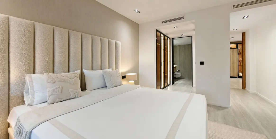 Venta de apartamento en planta media en Estepona 15
