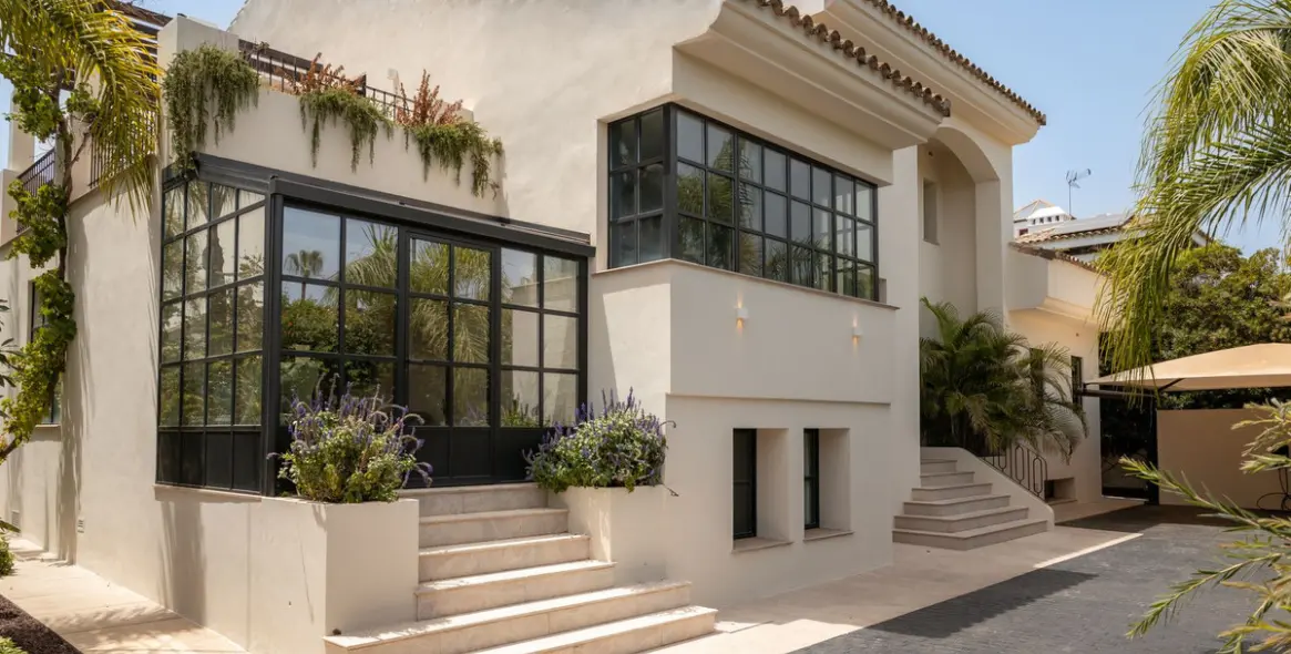 Venta de villa independiente en San Pedro de Alcántara 25