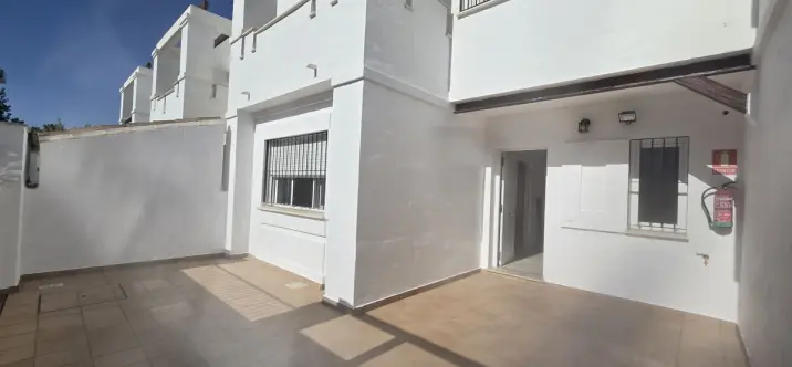 Long-term rent of townhouse in Nueva Andalucía 0