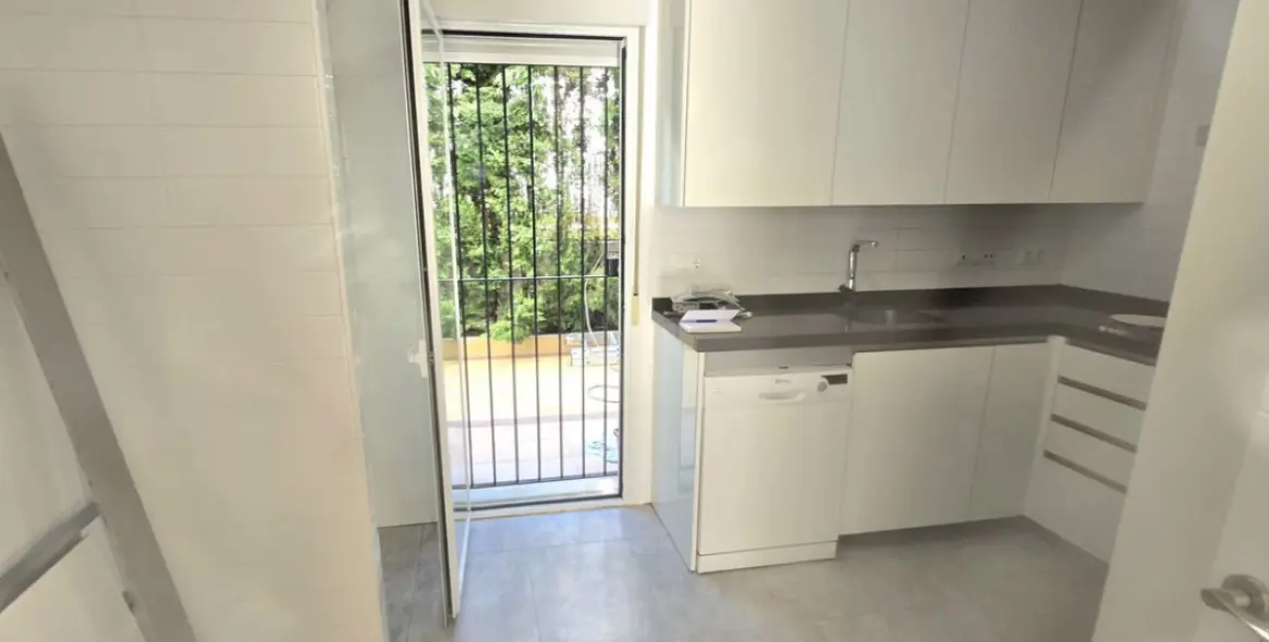 Long-term rent of townhouse in Nueva Andalucía 17