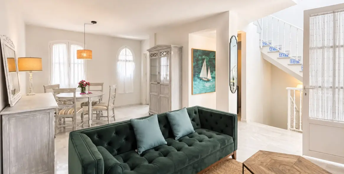 Long-term rent of semi-detached house in The Golden Mile 2