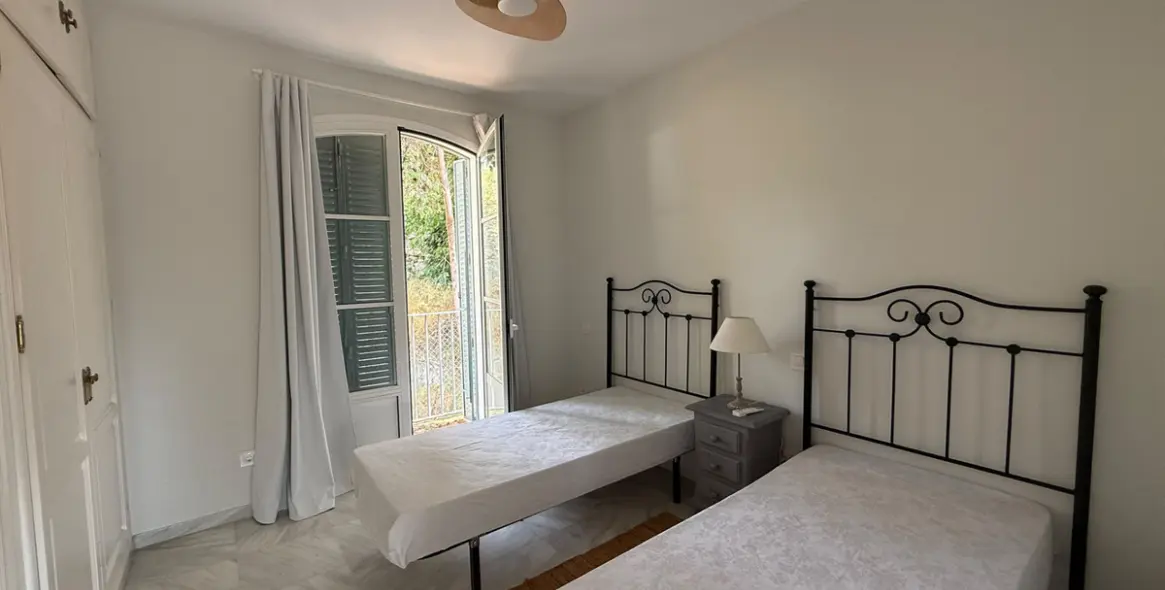 Long-term rent of semi-detached house in The Golden Mile 5