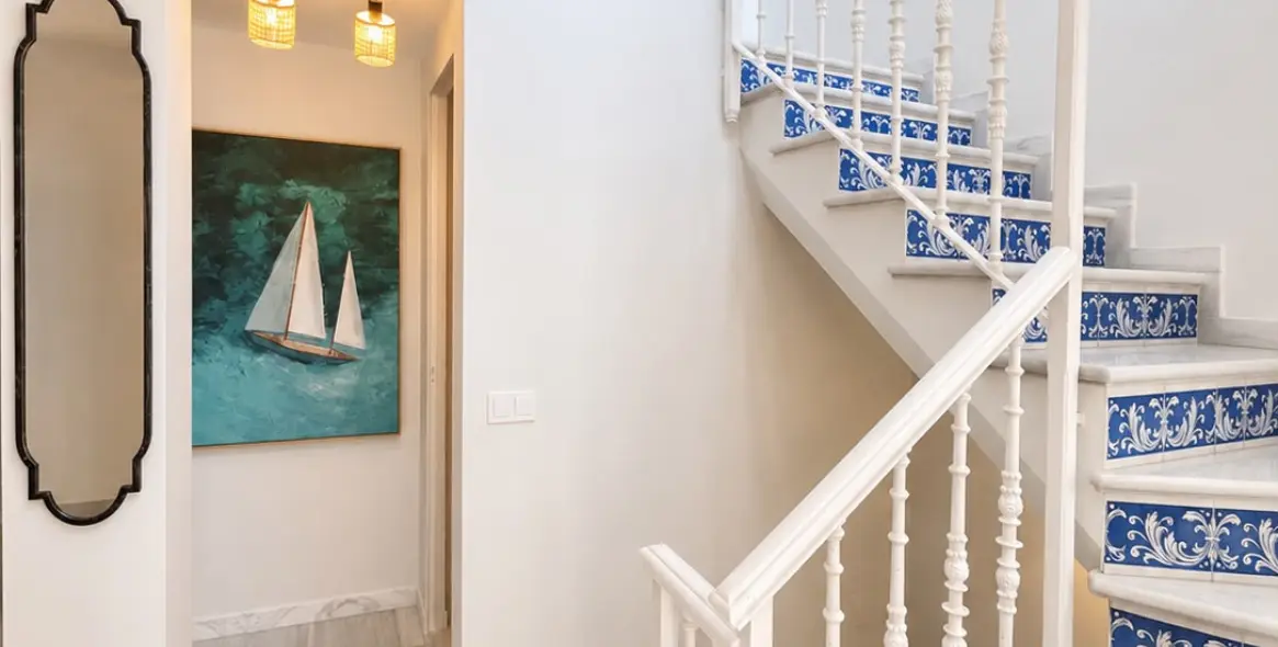 Long-term rent of semi-detached house in The Golden Mile 8