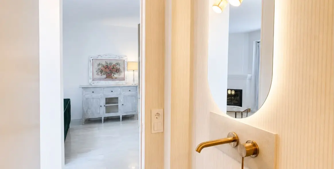 Long-term rent of semi-detached house in The Golden Mile 9