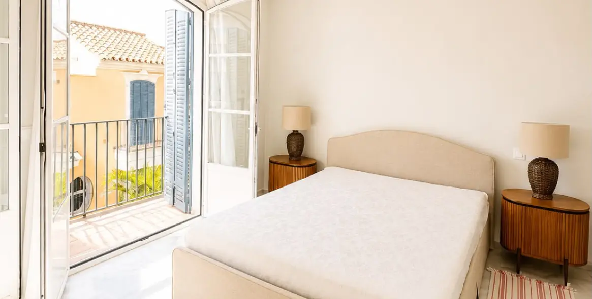 Long-term rent of semi-detached house in The Golden Mile 10