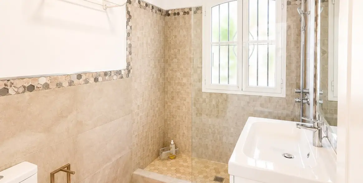 Long-term rent of semi-detached house in The Golden Mile 11