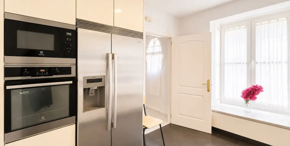 Long-term rent of semi-detached house in The Golden Mile 12