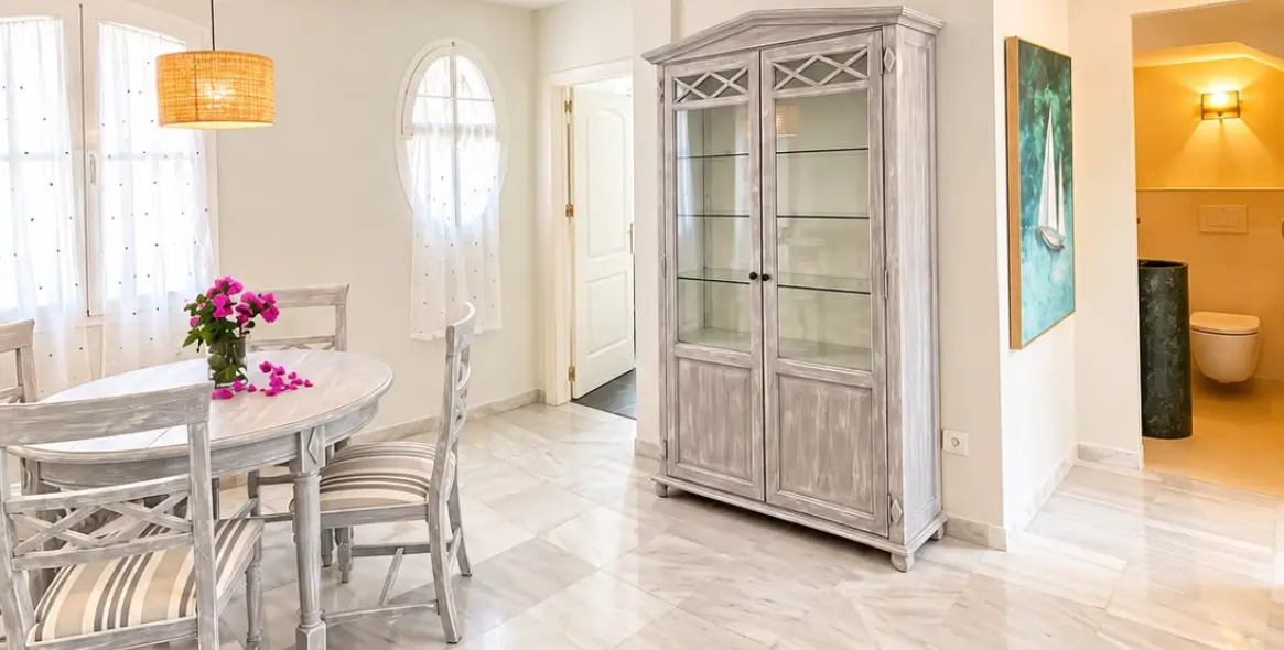 Long-term rent of semi-detached house in The Golden Mile 14
