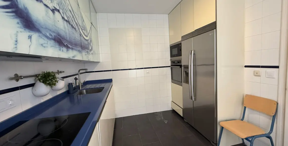 Long-term rent of semi-detached house in The Golden Mile 15