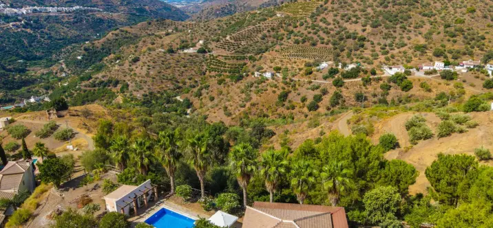 Venta de finca - cortijo en Sayalonga 1