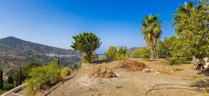 Venta de finca - cortijo en Sayalonga 3