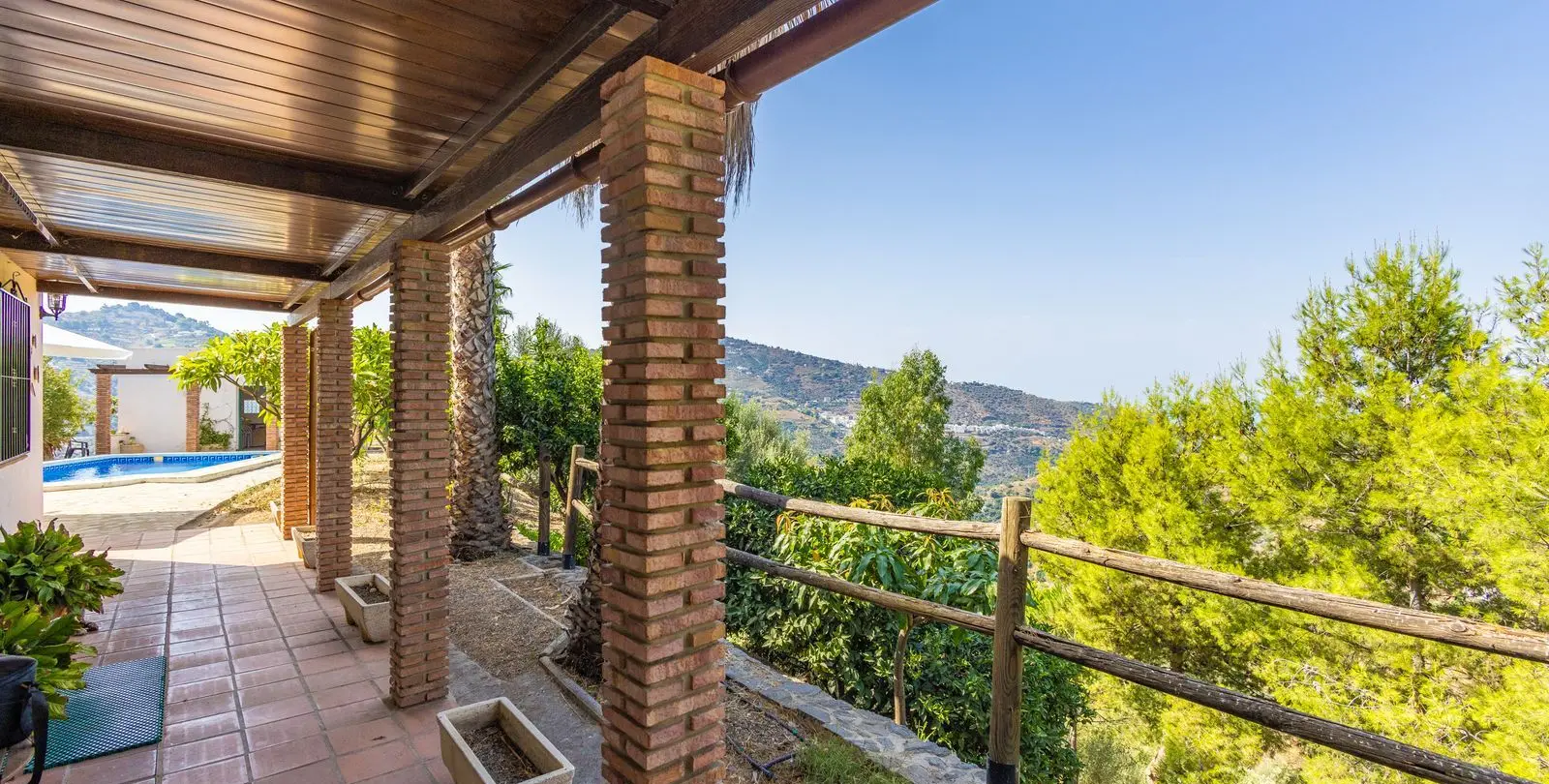 Venta de finca - cortijo en Sayalonga 13