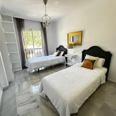 Venta de apartamento en planta media en Nueva Andalucía