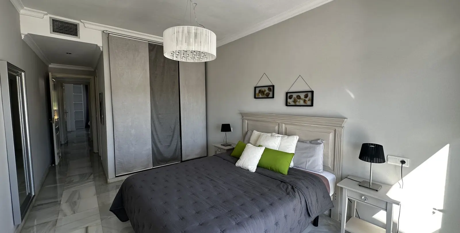 Venta de apartamento en planta media en Nueva Andalucía 13