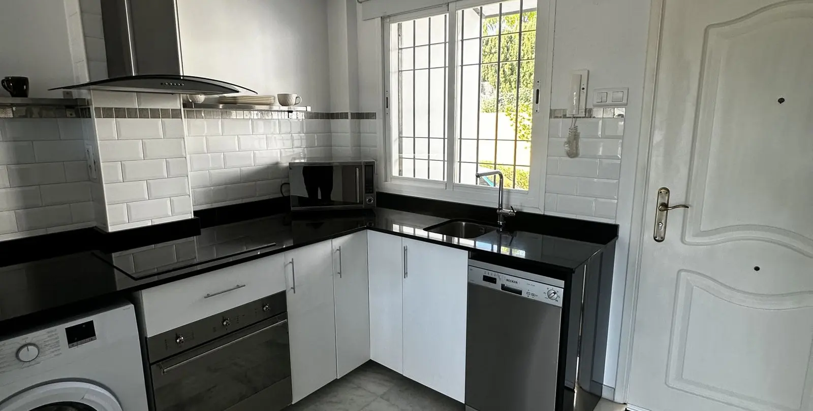Venta de apartamento en planta media en Nueva Andalucía 21