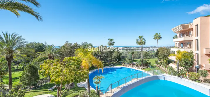 Venta de apartamento en planta baja en Nueva Andalucía 0