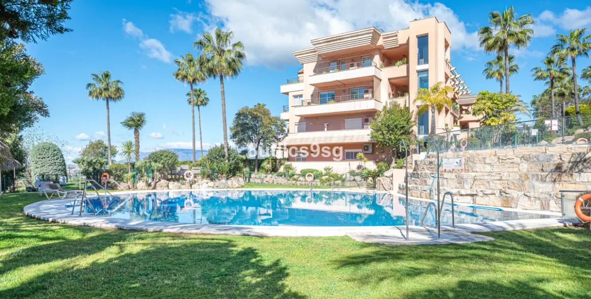 Venta de apartamento en planta baja en Nueva Andalucía 2