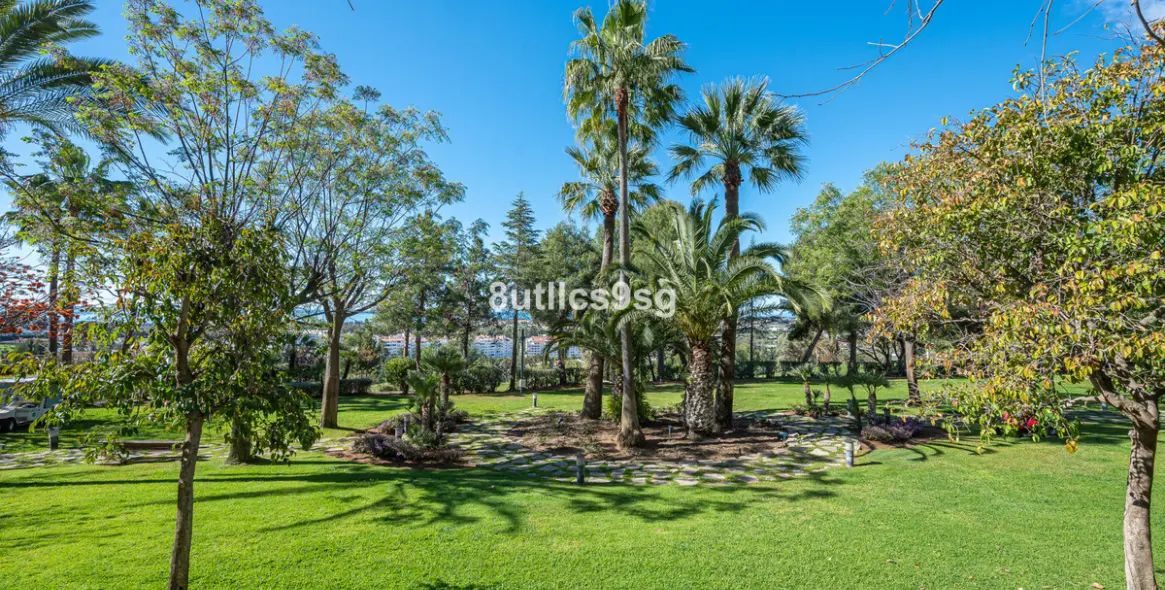 Venta de apartamento en planta baja en Nueva Andalucía 28