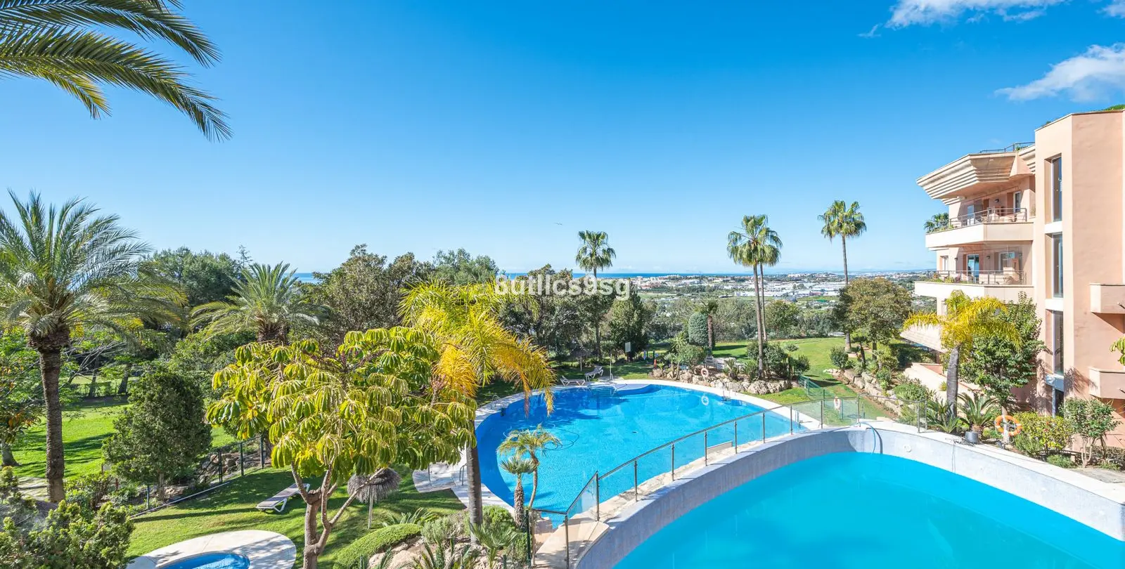 Venta de apartamento en planta baja en Nueva Andalucía 1