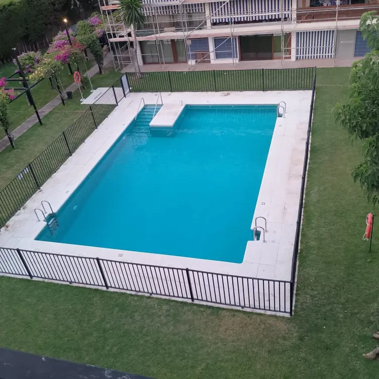 Venta de apartamento en planta media en San Pedro de Alcántara