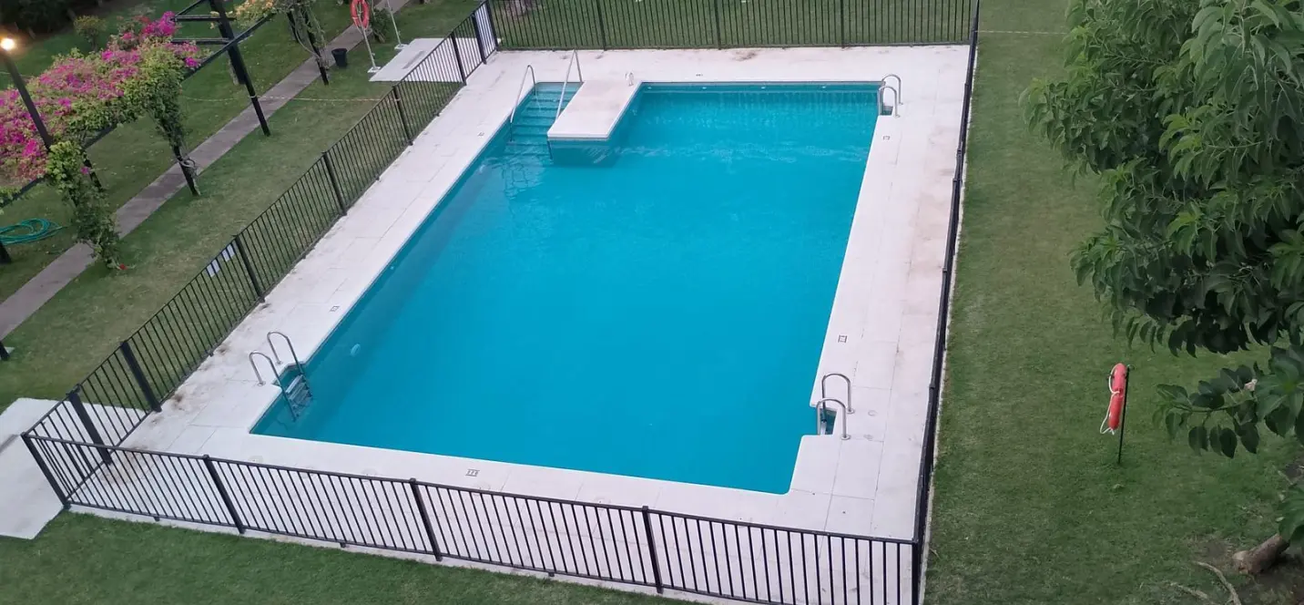 Venta de apartamento en planta media en San Pedro de Alcántara 1