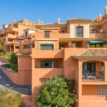 Продажа апартаментов на первом этаже в Elviria