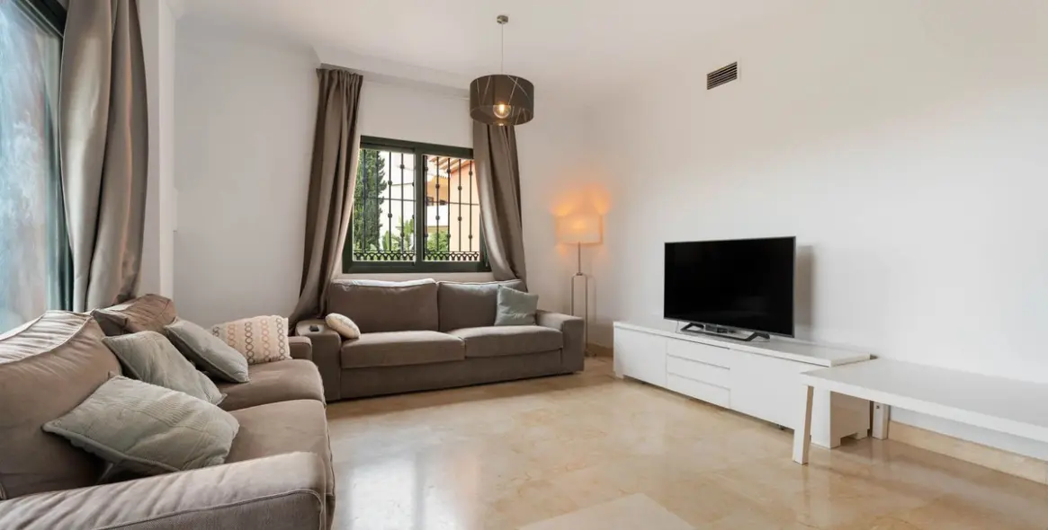 Продажа апартаментов на первом этаже в Elviria 9