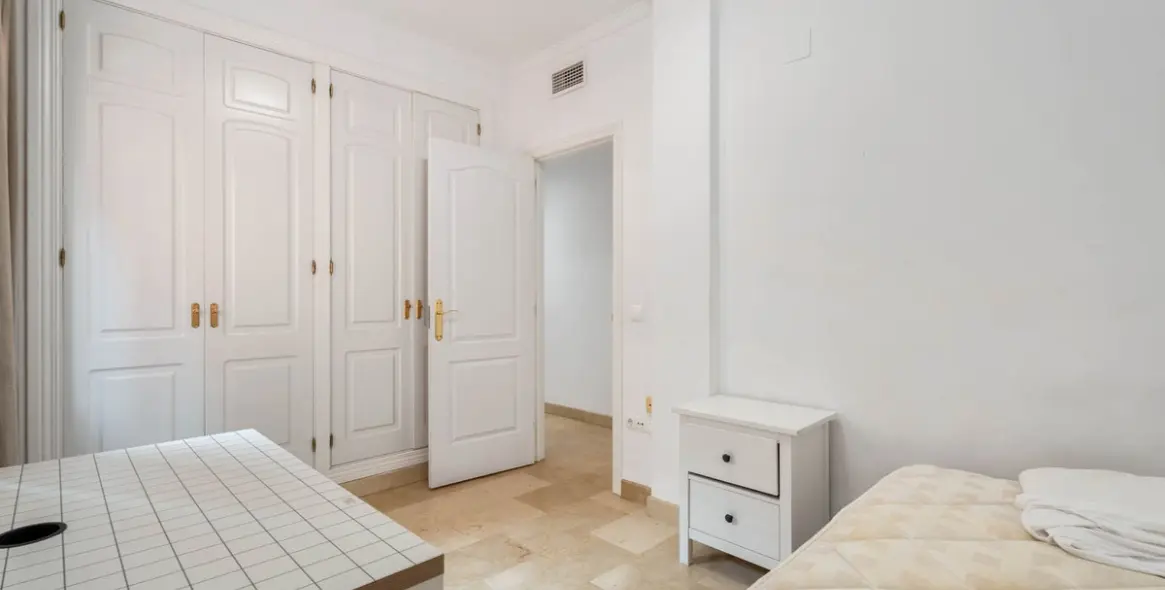 Продажа апартаментов на первом этаже в Elviria 16