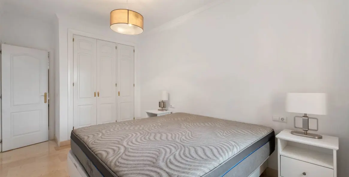 Продажа апартаментов на первом этаже в Elviria 18