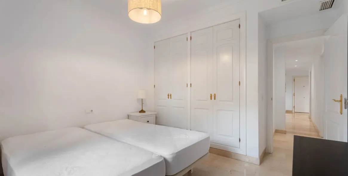 Продажа апартаментов на первом этаже в Elviria 21