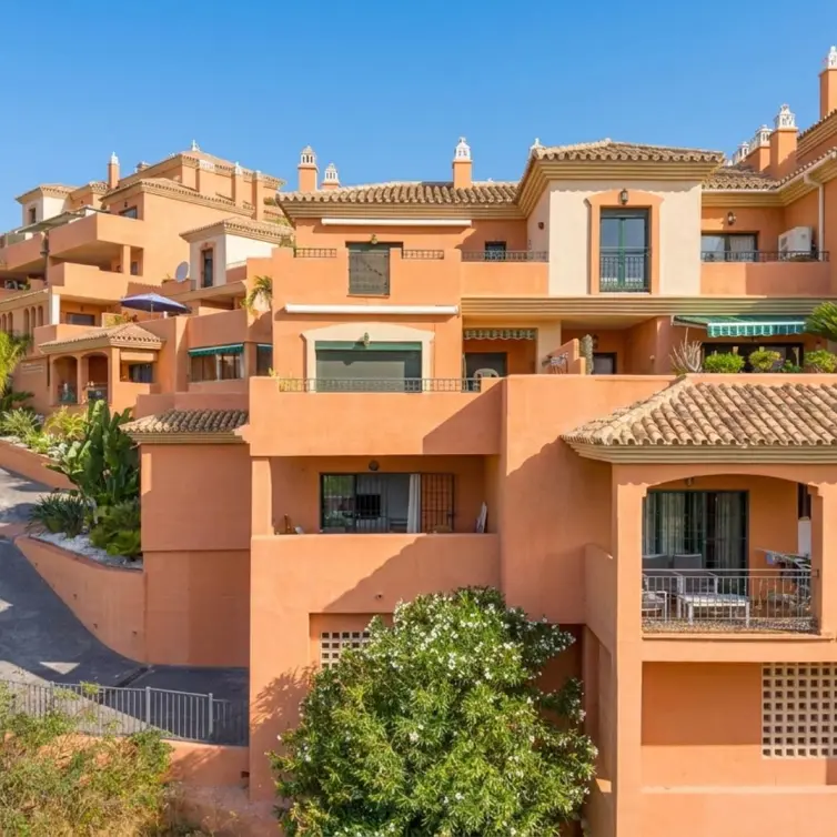 Sale of ground floor apartment in Elviria
