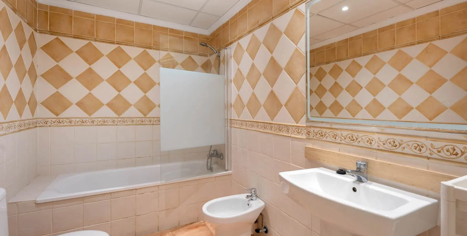 Продажа апартаментов на первом этаже в Elviria 14