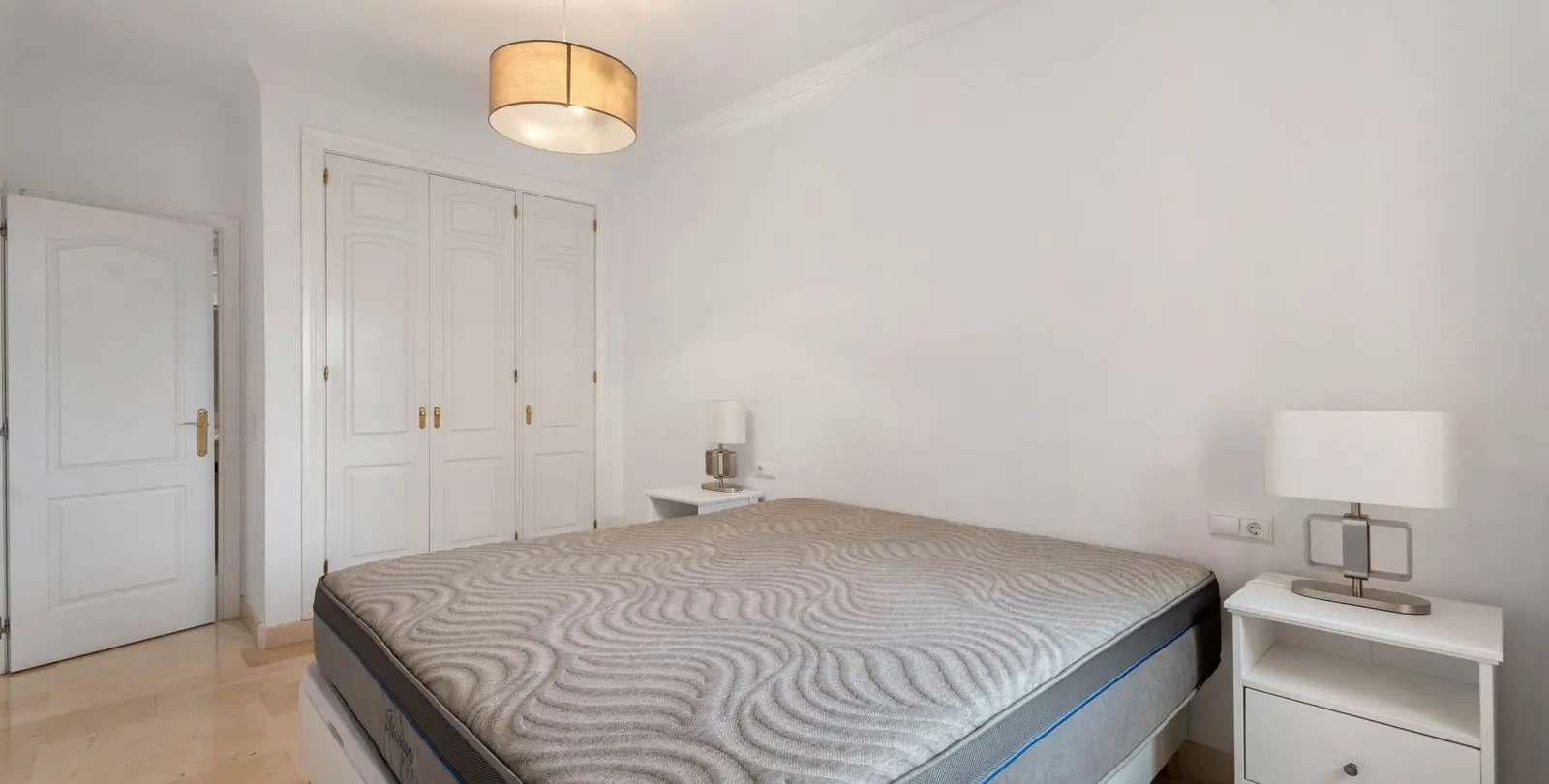 Продажа апартаментов на первом этаже в Elviria 18