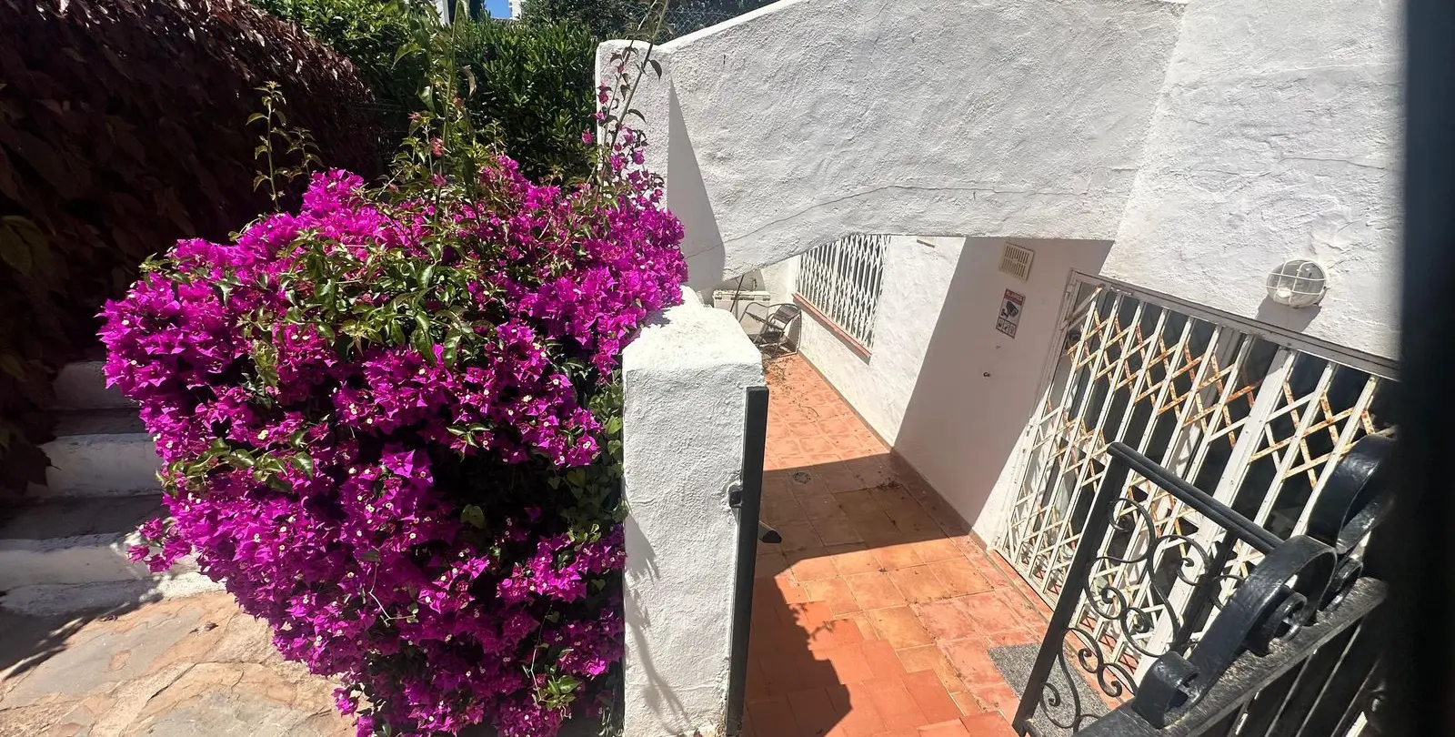 Sale of ground floor apartment in Calahonda 2