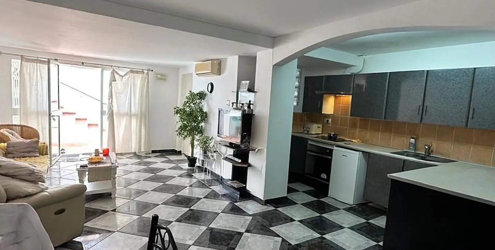 Sale of ground floor apartment in Calahonda 16