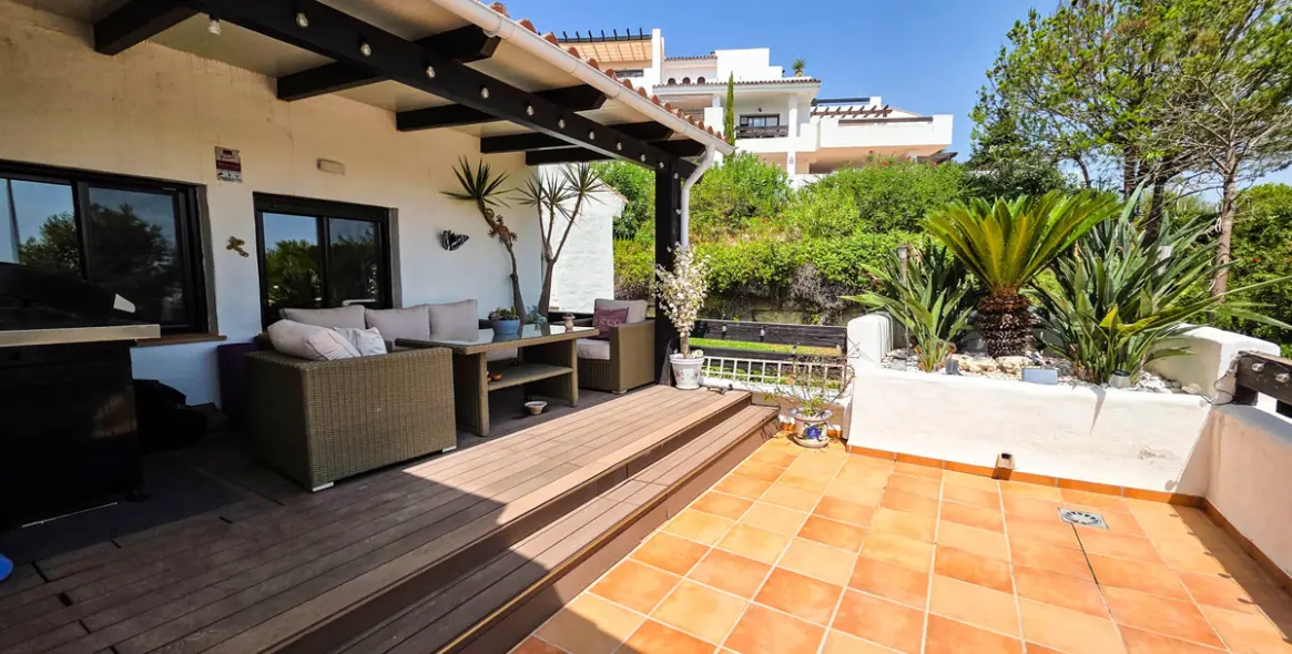 Sale of middle floor apartment in Doña Julia 1