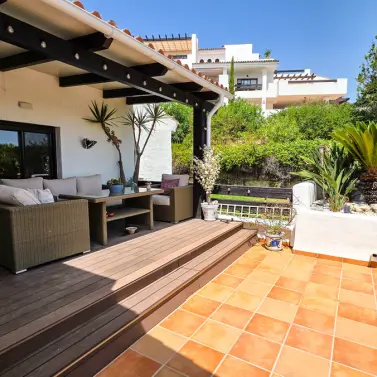 Sale of middle floor apartment in Doña Julia