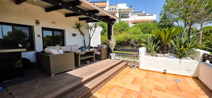 Sale of middle floor apartment in Doña Julia 0