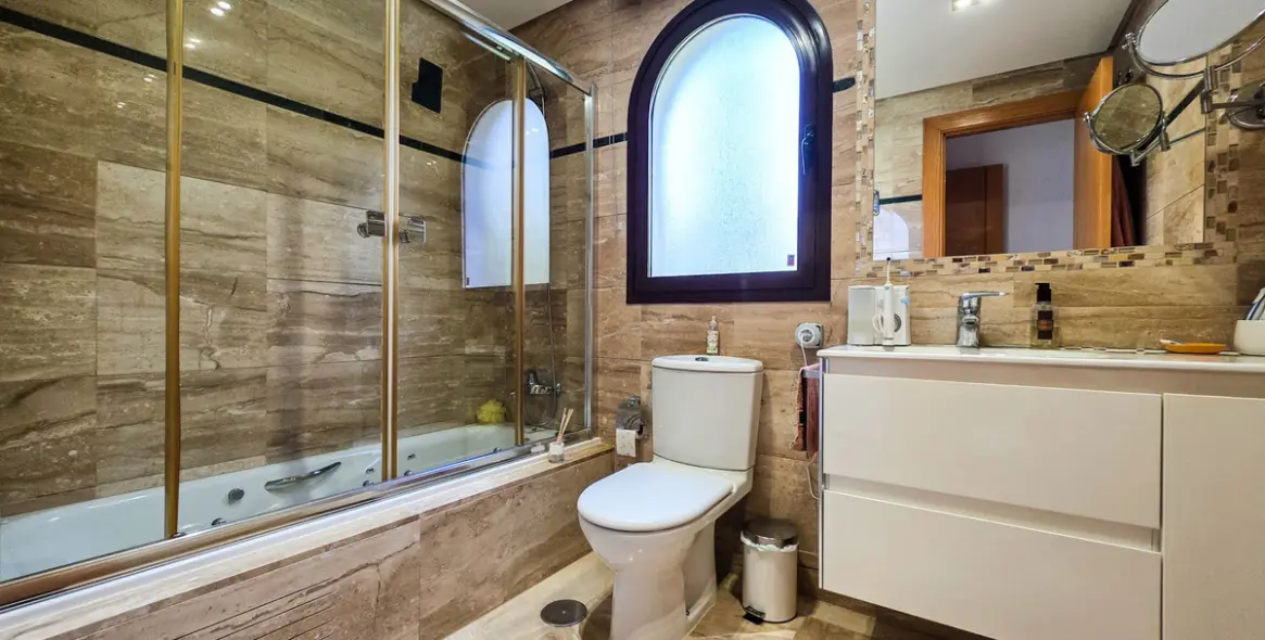 Sale of middle floor apartment in Doña Julia 2