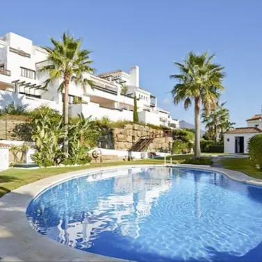 Sale of middle floor apartment in Doña Julia