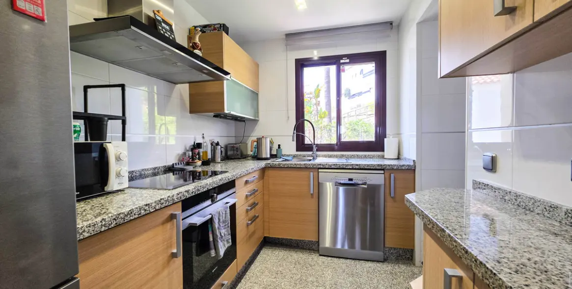 Sale of middle floor apartment in Doña Julia 4