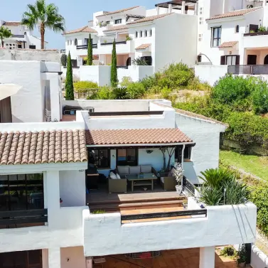 Sale of middle floor apartment in Doña Julia