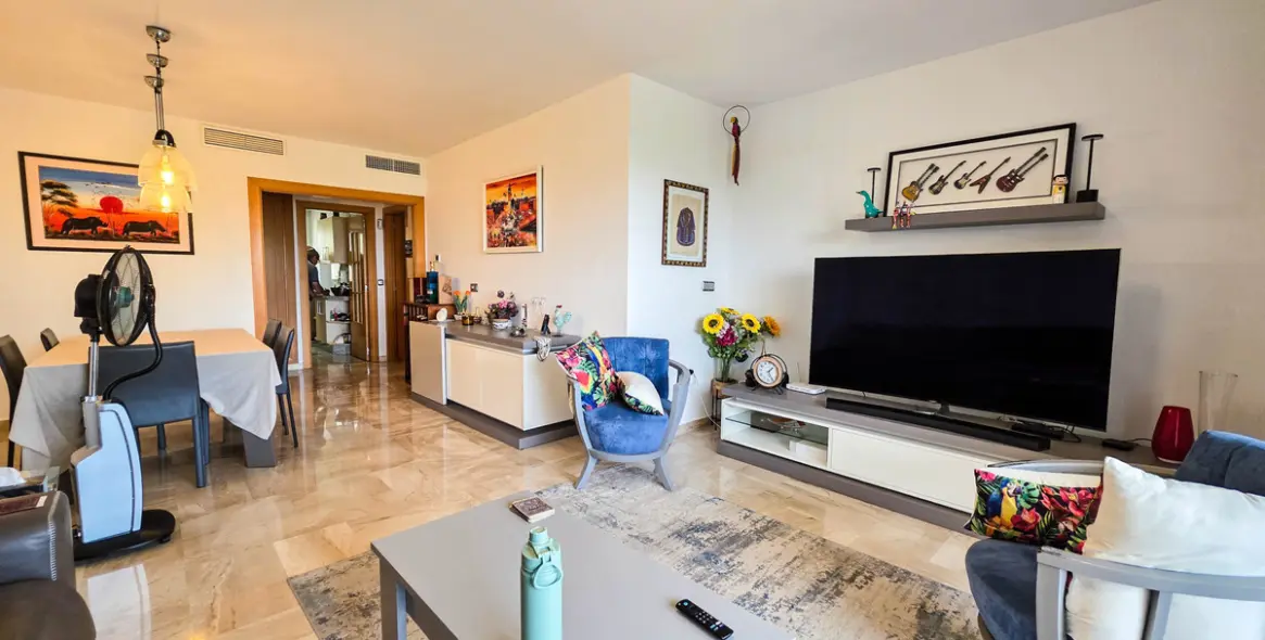 Sale of middle floor apartment in Doña Julia 7