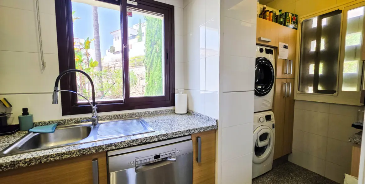 Sale of middle floor apartment in Doña Julia 9