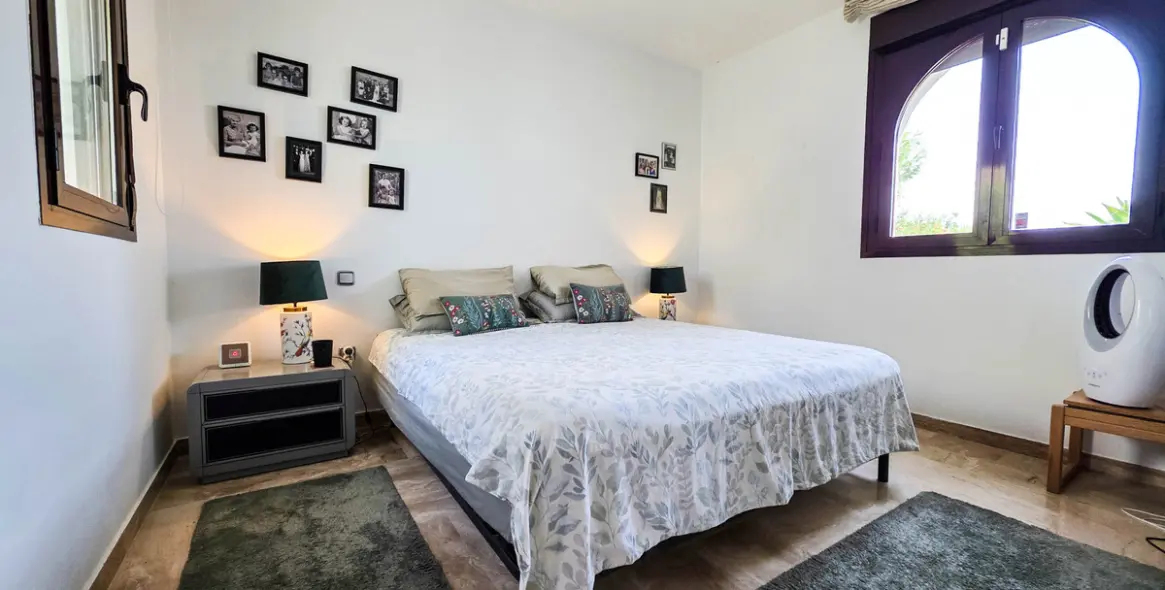 Sale of middle floor apartment in Doña Julia 13